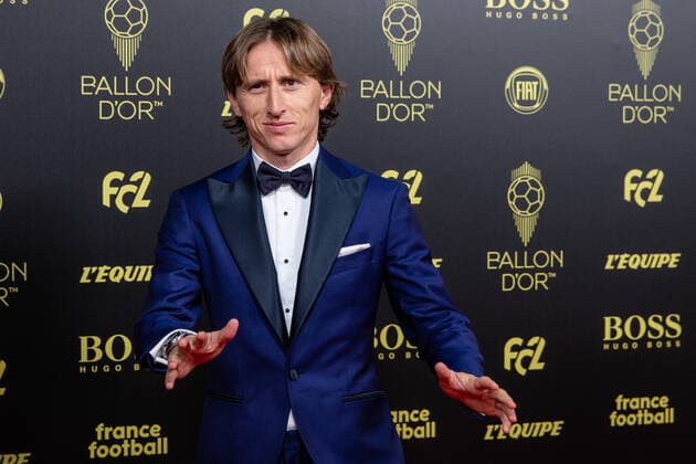 (191203) -- PARIS, Dec. 3, 2019 (Xinhua) -- Real Madrid s Croatian midfielder and last year s Ballon d Or Luka Modric arrives to attend the Ballon d Or 2019 awards ceremony at the Theatre du Chatelet in Paris, France, Dec. 2, 2019. (Photo by Aurelien Morissard Xinhua) (SP)FRANCE-PARIS-SOCCER-BALLON D OR 2019 AWARDS 