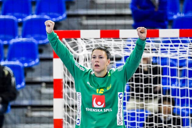 191203 goalkeeper Jessica Ryde of Sweden celebrate during the Women s World Handball Championship match between Sweden and Japan on December 3, 2019 in Kumamoto Photo Ludvig Thunman BILDBYRAN kod LT 35691 bbeng dam women handball handboll world handball championship 2019 sverige sweden japan jubel celebration,  Copyright: LUDVIGxTHUNMAN BB191203LT022