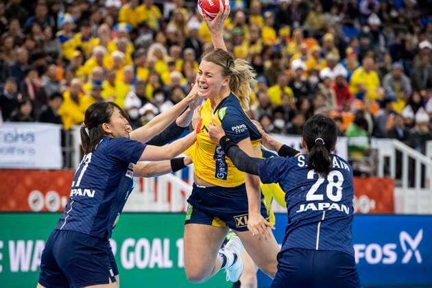 191203 Isabelle Gullden of Sweden during the Women s World Handball Championship match between Sweden and Japan on December 3, 2019 in Kumamoto Photo Ludvig Thunman BILDBYRAN kod LT 35691 bbeng dam women handball handboll world handball championship 2019 sverige sweden japan,  Copyright: LUDVIGxTHUNMAN BB191203LT024
