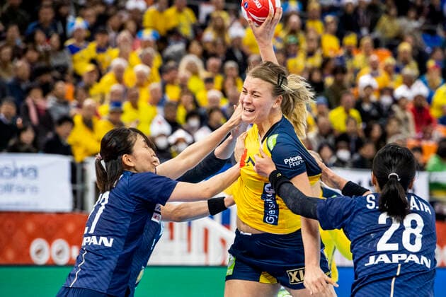191203 Isabelle Gullden of Sweden during the Women s World Handball Championship match between Sweden and Japan on December 3, 2019 in Kumamoto Photo Ludvig Thunman BILDBYRAN kod LT 35691 bbeng dam women handball handboll world handball championship 2019 sverige sweden japan,  Copyright: LUDVIGxTHUNMAN BB191203LT032