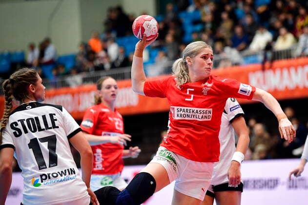 Sarah Iversen in action when Denmark meets Germany, in the preliminary round in Group B, during the Womens Handball World Cup at Kumamoto Prefectural Gymnasium in Japan, Tuesday, December 3, 2019, Kumamoto Denmark,  Copyright: BoxAmstrupx COP222 spdk20191203-130435-L