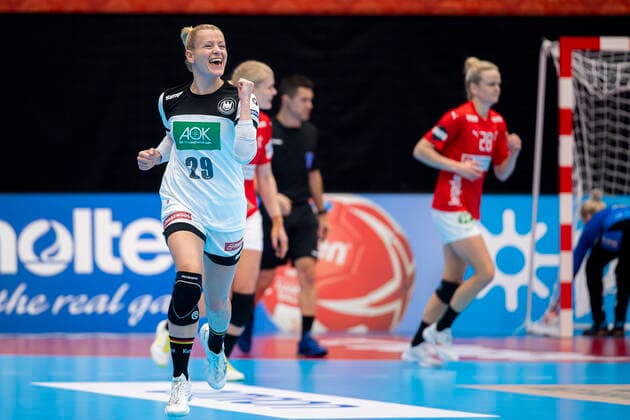 Handball, Women WM 2019, preliminary round, Group B, 3 matchday , Denmark Germany Antje Lauenroth Germany Bietigheim Jubel Freude Emotion Torjubel Torschuetze Torschützen Torschütze Kumamoto Kumamoto Prefectural Gymnasium Kumamoto Japan
