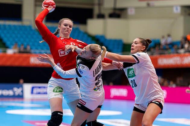Handball, Women WM 2019, Preliminary Round, Group B, 3 Matchday , Denmark Germany Anne Mette Hansen Denmark , Antje Lauenroth Germany Bietigheim , Emily Boelk Bölk Germany Thueringer HC Kumamoto Kumamoto Prefectural Gymnasium Kumamoto Japan