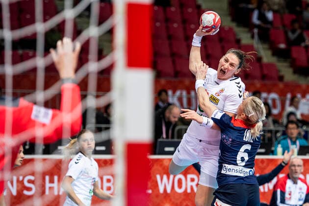191203 Jovana Stoiljkovic of Serbia and Heidi Loke of Norway during the Women s World Handball Championship game between Norway and Serbia on December 3, 2019 in Kumamoto Photo Daniel Stiller Bildbyran kod DS 59413 bbeng dam women handball handboll world handball championship 2019 norway norge handball vm serbien serbia,  Copyright: DANIELxSTILLER BB191203DS078