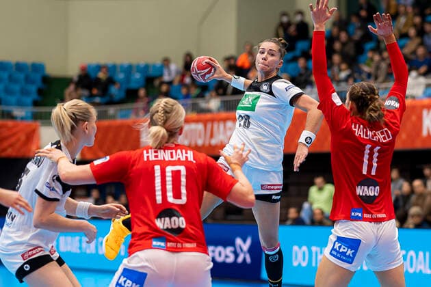 Handball, Women WM 2019, Preliminary Round, Group B, 3 Matchday , Denmark Germany by Kim Naidzinavicius Germany Bietigheim , Kathrine Heindahl Denmark , Emily Boelk Bölk Germany Thueringer HC , Line Haugsted Denmark Kumamoto Kumamoto Prefectural Gymnasium Kumamoto Japan