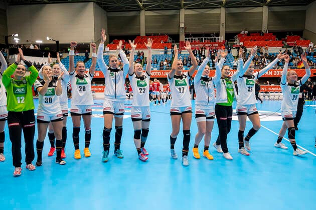 Handball, Women WM 2019, preliminary round, group B, 3 matchday , Denmark Germany the team of Germany, final cheers final cheers emotion joy Kumamoto Kumamoto Prefectural Gymnasium Kumamoto Japan