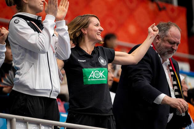 Handball, Women WM 2019, preliminary round, Group B, 3 matchday , Denmark Germany Teammanager Maren Baumbach Germany Jubel Freude Emotion Kumamoto Kumamoto Prefectural Gymnasium Kumamoto Japan