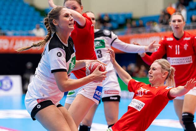 Handball, Women WM 2019, preliminary round, Group B, 3 matchday , Denmark Germany v li Alicia Stolle Germany Thueringer HC , Freja Cohrt Kyndbol Denmark Kumamoto Kumamoto Prefectural Gymnasium Kumamoto Japan