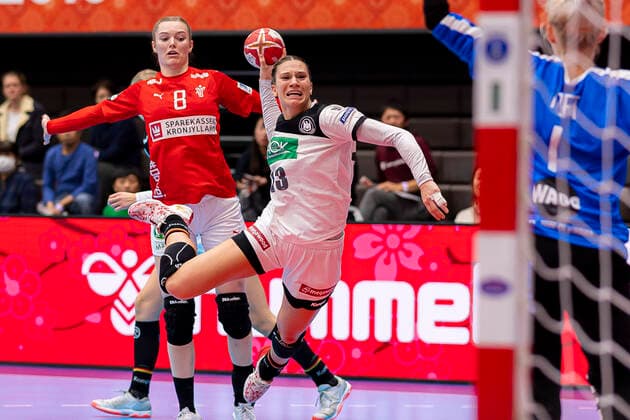 Handball, Women WM 2019, Preliminary Round, Group B, 3 Matchday , Denmark Germany v li Anne Mette Hansen Denmark , Julia Behnke Germany Rostov Don , Goalkeeper Sandra Toft Denmark Kumamoto Kumamoto Prefectural Gymnasium Kumamoto Japan