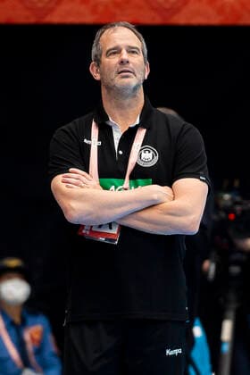 Handball, Women WM 2019, preliminary round, group B, 3 matchday , Denmark Germany coach Henk Groener Germany Kumamoto Kumamoto Prefectural Gymnasium Kumamoto Japan