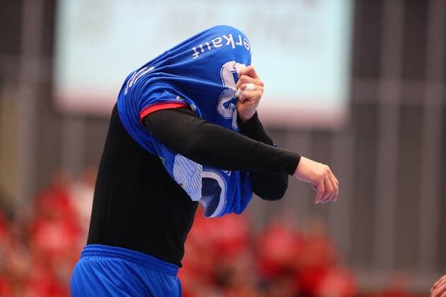 Christoph Theuerkauf Lemgo got the jersey pulled over his head Owls Ludwigshafen vs. TBV Lemgo, Handball, DHB Cup, 03 12 2019 Owls Ludwigshafen vs. TBV Lemgo, Handball, DHB Cup, 03 12 2019 Ludwigshafen Copyright: xWeissx Eibner-Pressefotox EP_rws
