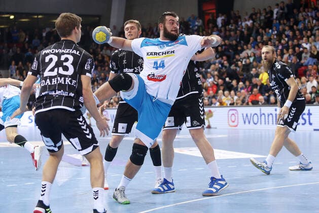 BAU 03 12 2019 Stuttgart Handball TVB Stuttgart vs. THW Kiel, Zarko Peshesvski TVB on the ball