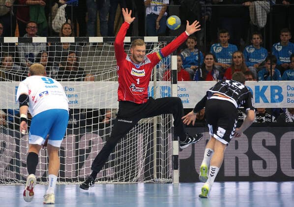 BAU 03 12 2019 Stuttgart Handball TVB Stuttgart vs. THW Kiel, v l Manuel Späth TVB , Johannes Bitter TVB , Niclas Ekberg Kiel
