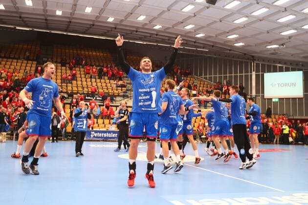 Lemgo players celebrate victory in Ludwigshafen and entry into Final Four in front Christoph Theuerkauf Lemgo owls Ludwigshafen vs TBV Lemgo, Handball, DHB Cup, 03 12 2019 owls Ludwigshafen vs TBV Lemgo, Handball, DHB Cup, 03 12 2019 Ludwigshafen vs TBV Lemgo, Handball, DHB Cup, 03 12 2019 Ludwigshafen Copyright: xWeissx Eibner-Pressefotox EP_rws