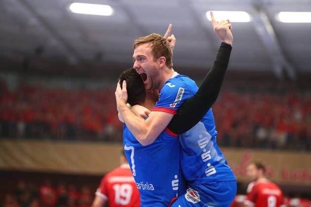 Lemgo players celebrate the victory in Ludwigshafen and the entry into the Final Four, from left Isaias Guardiola Lemgo and Bobby Schagen Lemgo Eulen Ludwigshafen vs. TBV Lemgo, Handball, DHB Cup, 03 12 2019 Eulen Ludwigshafen vs. TBV Lemgo, Handball, DHB Cup, 03 12 2019 Ludwigshafen, Germany Copyright: xWeissx Eibner-Pressefotox EP_rws