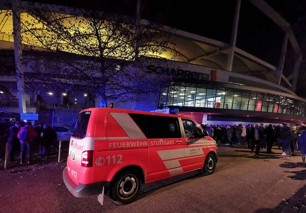 BAU 03 12 2019 Stuttgart Handball TVB Stuttgart vs. THW Kiel, feature, the Scharrena has to be cleared due to a technical defect Fire engines are standing in front of the Scharrena