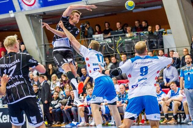 Nikola Bilyk, THW Kiel 53 Roethlisberger, Samuel TVB Stuttgart 17 TVB 1898 Stuttgart THW Kiel DHB Cup Quarter Final HBL 1 Handball Bundesliga SCHARRrena Stuttgart Baden Wuerttemberg Germany at the match in the DHB Cup Quarter Final, TVB 1898 Stuttgart THW Kiel Stuttgart 03 12 19 Handball DHB Cup , Stuttgart Baden Wuerttemberg Germany