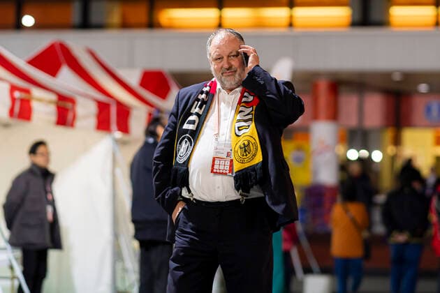Handball, Women WM 2019, preliminary round, Group B, 3 matchday , Denmark Germany DHB President Andreas Michelmann at the telephone call Kumamoto Kumamoto Prefectural High School Kumamoto Japan