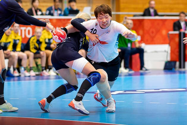 Handball, Womens World Cup 2019, preliminary round, Group B, 4 matchday , Australia South Korea v li in total Rosalie Boyd Australia and Eunhye Kang Korea Yamaga Yamaga Overall High School Kumamoto Japan