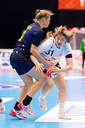Handball, Womens World Cup 2019, preliminary round, Group B, 4 matchday , Australia South Korea v li in total Sally Potocki Australia and Suhyeon Moon korea Yamaga Yamaga Yamaga Overall high school Kumamoto Japan