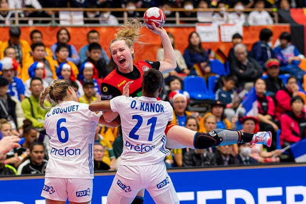 Handball, Women WM 2019, preliminary round, Group B, 4 matchday , Germany France Chloe Bouquet France , Maren Weigel Germany Metzingen , Orlane Kanor France Yamaga Yamaga Overall Gymnasium Kumamoto Japan