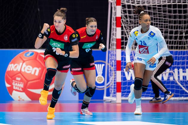 Handball, Women WM 2019, preliminary round, Group B, 4 matchday , Germany France Emily Boelk Bölk Germany Thueringer HC , Julia Behnke Germany Rostov Don , Beatrice Edwige France Yamaga Yamaga Overall High School Kumamoto Japan