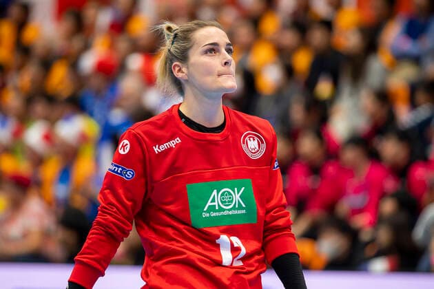 Handball, Women WM 2019, preliminary round, Group B, 4 matchday , Germany France Goalkeeper Dinah Eckerle Germany SG BBM Bietigheim thoughtfully brooding brooding brooding Yamaga Yamaga Overall High School Kumamoto Japan