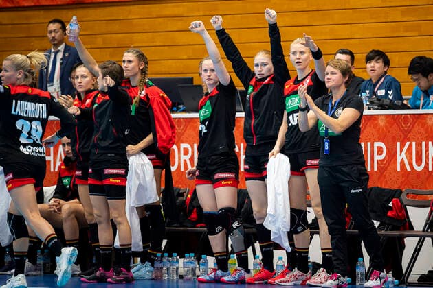 Handball, Womens World Cup 2019, preliminary round, Group B, 4 matchday , Germany France the Bank of Germany at the goal celebration Yamaga Yamaga Overall Gymnasium Kumamoto Japan