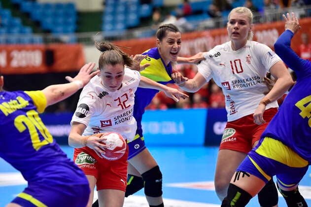 Mie Enggrob Hoejlund 32 in action when Denmark meets Brazil, in the preliminary round in Group B, during the Womens Handball World Cup at Kumamoto Prefectural Gymnasium in Japan, Wednesday, December 4, 2019, Kumamoto Denmark,  Copyright: BoxAmstrupx COP222 spdk20191204-125104-L