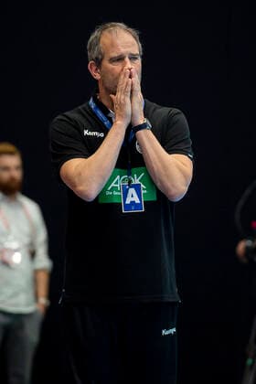 Handball, Women WM 2019, preliminary round, Group B, 4 matchday , Germany France Coach Henk Groener Germany Yamaga Yamaga Yamaga Overall High School Kumamoto Japan