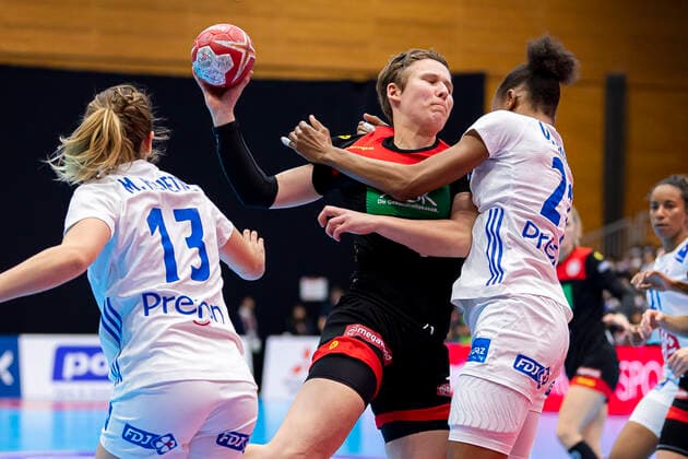 Handball, Womens World Cup 2019, preliminary round, Group B, 4th matchday , Germany France v li Manon Houette France , Alina Grijseels Germany Dortmund , Orlane Kanor France Yamaga Yamaga Overall High School Kumamoto Japan