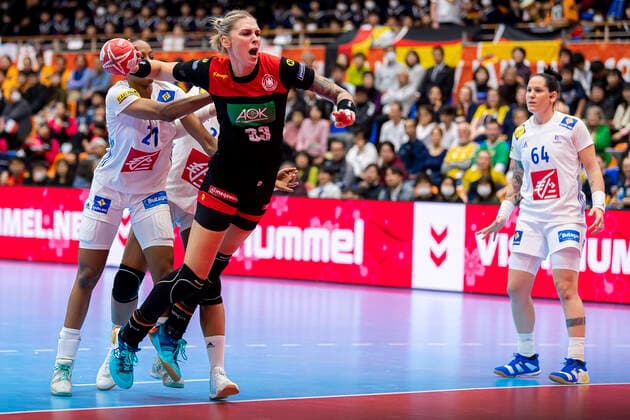 Handball, Women WM 2019, preliminary round, group B, 4 matchday , Germany France Luisa Schulze Germany Bietigheim Yamaga Yamaga Overall Gymnasium Kumamoto Japan