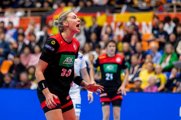 Handball, Women WM 2019, preliminary round, group B, 4 matchday , Germany France Luisa Schulze Germany Bietigheim aergerlich annoying, sour, angry angry screams raging Yamaga Yamaga Overall high school Kumamoto Japan