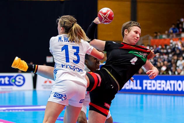 Handball, Womens World Cup 2019, preliminary round, Group B, 4 matchday , Germany France v left in duel Manon Houette France and Alina Grijseels Germany Dortmund Yamaga Yamaga Overall High School Kumamoto Japan