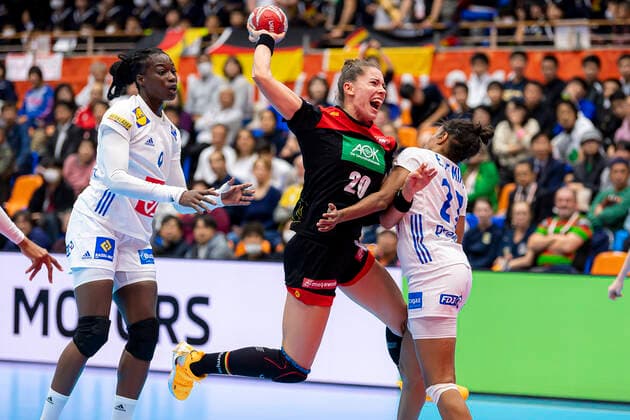 Handball, Women WM 2019, preliminary round, Group B, 4 matchday , Germany France v left in duel Emily Boelk Bölk Germany Thueringer HC and Estelle Nze Minko France Yamaga Yamaga Overall Gymnasium Kumamoto Japan