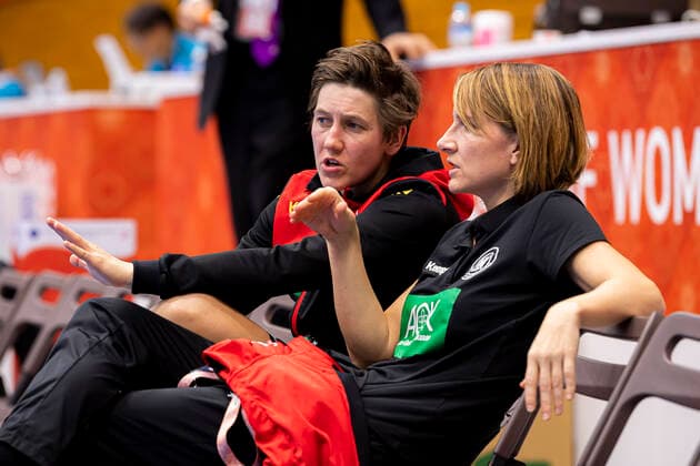 Handball, Women WM 2019, preliminary round, group B, 4 matchday , Germany France Ina Grossmann Germany Thueringer HC in conversation with team manager Maren Baumbach Yamaga Yamaga Yamaga Overall High School Kumamoto Japan