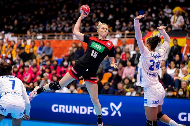 Handball, Women WM 2019, preliminary round, group B, 4 matchday , Germany France Kim Naidzinavicius Germany Bietigheim , Beatrice Edwige France Yamaga Yamaga Overall High School Kumamoto Japan