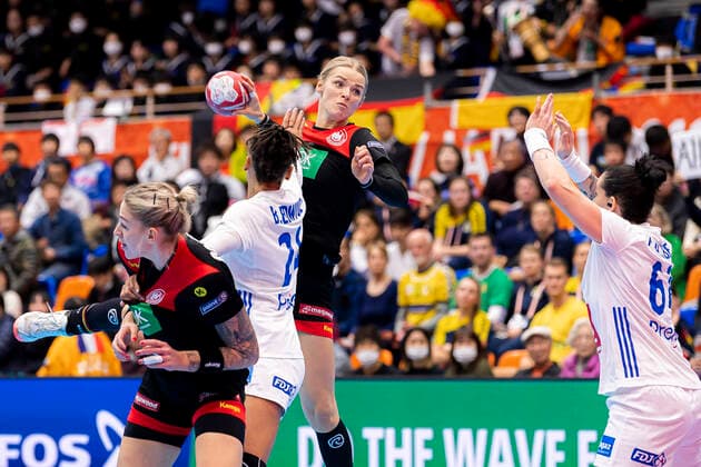 Handball, Women WM 2019, preliminary round, group B, 4 matchday , Germany France Luisa Schulze Germany Bietigheim , Beatrice Edwige France , Evgenija Minevskaja Germany Brest , Alexandra Lacrabere France Yamaga Yamaga Overall Gymnasium Kumamoto Japan