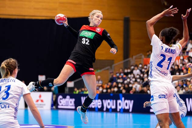 Handball, Women WM 2019, preliminary round, group B, 4 matchday , Germany France Evgenija Minevskaja Germany Brest , Orlane Kanor France Yamaga Yamaga Overall Gymnasium Kumamoto Japan