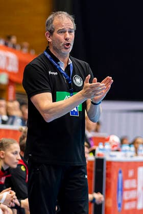 Handball, Women WM 2019, preliminary round, Group B, 4 matchday , Germany France Coach Henk Groener Germany Yamaga Yamaga Yamaga Overall High School Kumamoto Japan