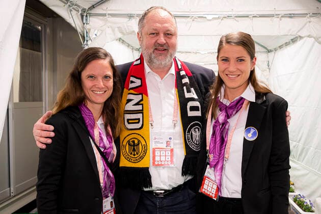 Handball, Women WM 2019, preliminary round, Group B, 4 matchday , Germany France DHB referee Maike Merz with DHB president Andreas Michelmann and referee Tanja Kuttler Yamaga Yamaga Yamaga Overall Gymnasium Kumamoto Japan