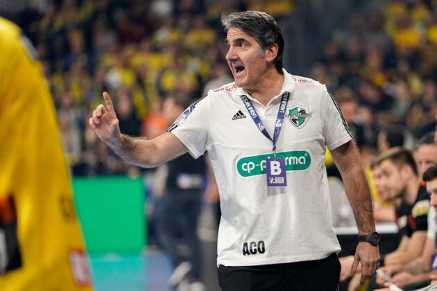 Antonio Carlos Ortega Trainer, Head Coach, Hannover , gives instructions, gesticulate, gesticulate with the arms, gives instructions, gesticulate, single picture, action, action, 04 12 2019, Mannheim Germany , handball, DHB trophy, Rhein Neckar Löwen TSV Hannover Burgdorf xozx