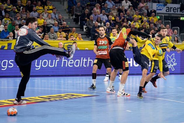 v li Domenico Ebner Goalkeeper, Hannover, 1 , Mait Patrail Hannover, 9 , Andre Schmid Andy Schmid, RNL, 2 , Duel, duel, tackle, tackling, dynamic, action, action, 04 12 2019, Mannheim Germany , Handball, DHB Cup, Rhein Neckar Löwen TSV Hannover Burgdorf xozx