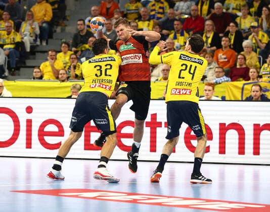 Fabian Boehm TSV Hannover Burgdorf in duel with Alexander Petersson Rhein Neckar Loewen and Patrick Groetzki Rhein Neckar Loewen , Rhein Neckar Loewen vs TSV Hannover Burgdorf, Handball, DHB Cup, 04 12 2019 Photo Eibner Rhein Neckar Loewen vs TSV Hannover Burgdorf, Handball, DHB Cup, 04 12 2019 Mannheim Copyright: xNeisx Eibner-Pressefotox EP_ans