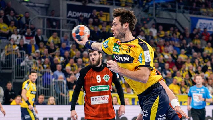Uwe Gensheimer RNL, 3 , at the jump throw, throw, goal throw, action, action, game scene, 04 12 2019, Mannheim Germany , Handball, DHB Cup, Rhein Neckar Löwen TSV Hannover Burgdorf xozx