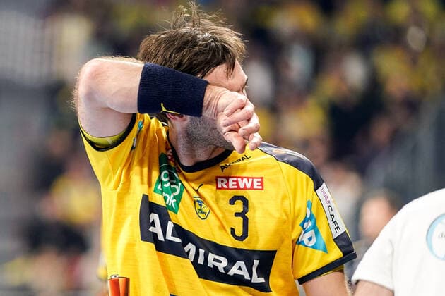 Uwe Gensheimer RNL, 3 , disappointed looking, disappointed, frustration, disappointed, pessimistic, single shot, action, action, 04 12 2019, Mannheim Germany , handball, DHB trophy, Rhein Neckar Löwen TSV Hannover Burgdorf xozx