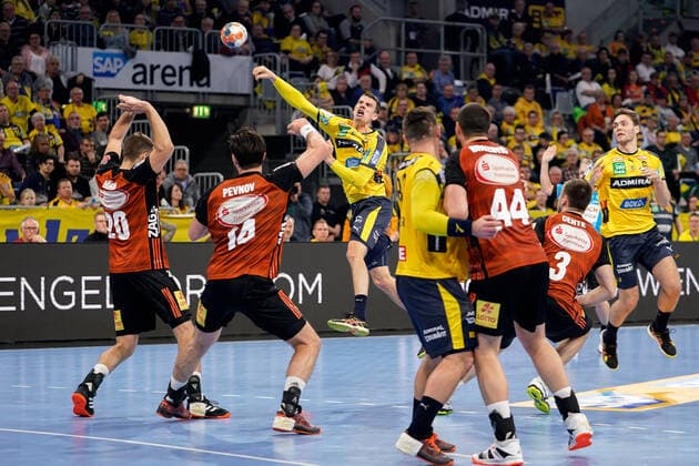 v li Fabian Böhm Hannover, 20 , Evgeni Pevnov Hannover, 14 , Andre Schmid Andy Schmid, RNL, 2 , at the jump throw, throw, goal throw, action, action, game scene, 04 12 2019, Mannheim Germany , Handball, DHB Pokal, Rhein Neckar Löwen TSV Hannover Burgdorf xozx
