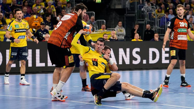 v li Mait Patrail Hannover, 9 , Andre Schmid Andy Schmid, RNL, 2 am Ball, Ilija Brozovic Hannover, 44 , Duel, duel, tackle, tackling, dynamics, action, action, 04 12 2019, Mannheim Germany , Handball, DHB Pokal, Rhein Neckar Löwen TSV Hannover Burgdorf xozx