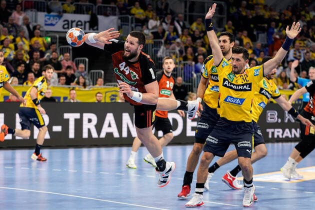 v li Ilija Brozovic Hannover, 44 , Ilija Abutovic RNL, 20 , Alexander Petersson RNL, 32 , at the jump throw, throw, goal throw, action, action, game scene, 04 12 2019, Mannheim Germany , Handball, DHB Cup, Rhein Neckar Löwen TSV Hannover Burgdorf xozx