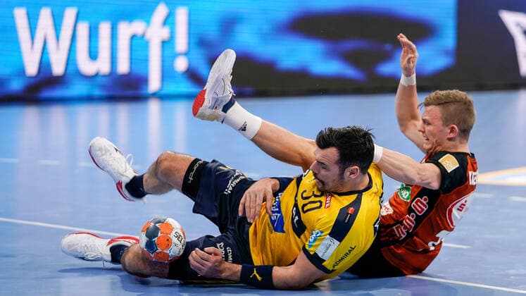 v li Gedeon Guardiola RNL, 30 , Timo Kastening Hannover, 73 , duel, game scene, duel, duel, tackle, tackling, dynamics, action, action, 04 12 2019, Mannheim Germany , handball, DHB Cup, Rhein Neckar Löwen TSV Hannover Burgdorf xozx
